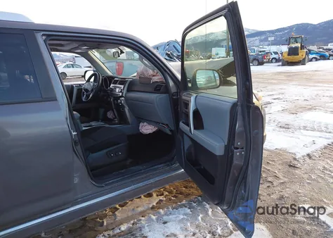 2013 Toyota 4Runner Sr5 z USA, uszkodzony, nr VIN JTEBU5JR3D5138921